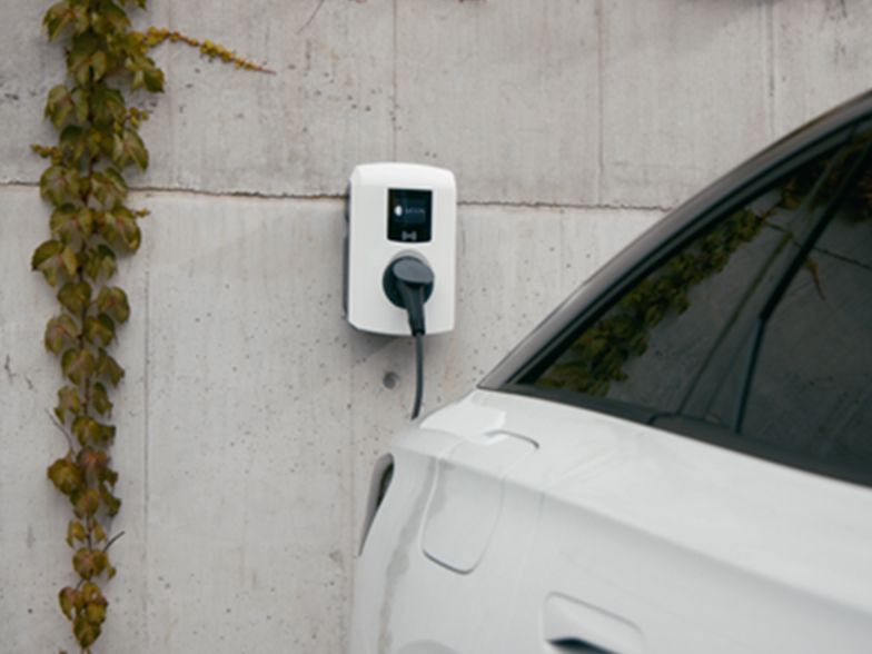 Nástěnná schránka namontovaná na zdi